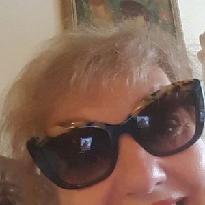 Meet your Posher, Larisa